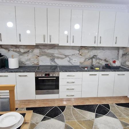 Daily Rent Apartment City Center Elbasan 6 エクステリア 写真