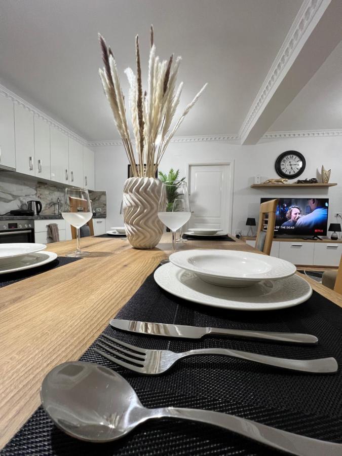 Daily Rent Apartment City Center Elbasan 6 エクステリア 写真