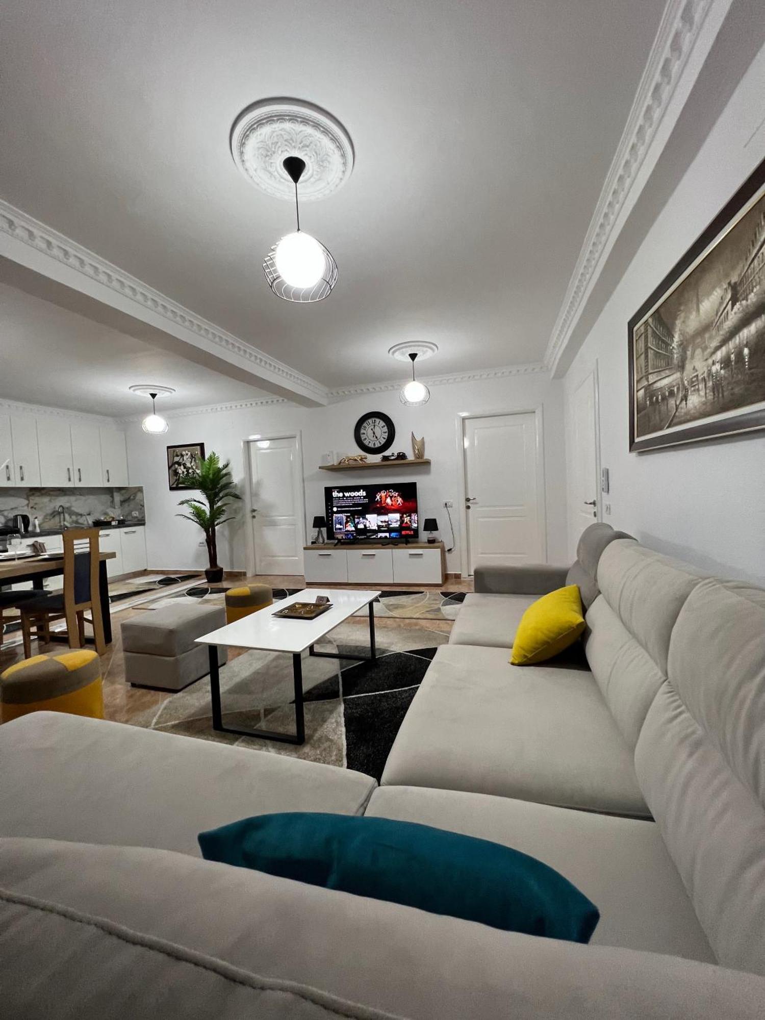 Daily Rent Apartment City Center Elbasan 6 エクステリア 写真